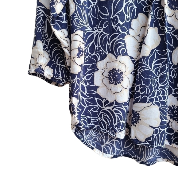 Gap Blue and White, Light-weight, Floral Tunic, Size XS - Picture 3 of 5